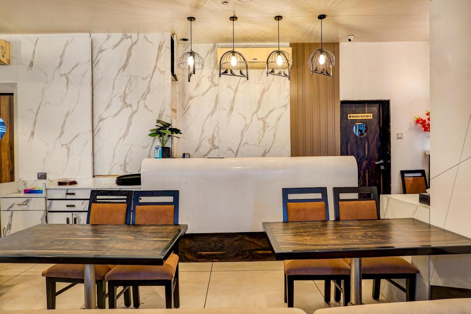 Caves Plaza Near Igi Airport Delhi Hotel