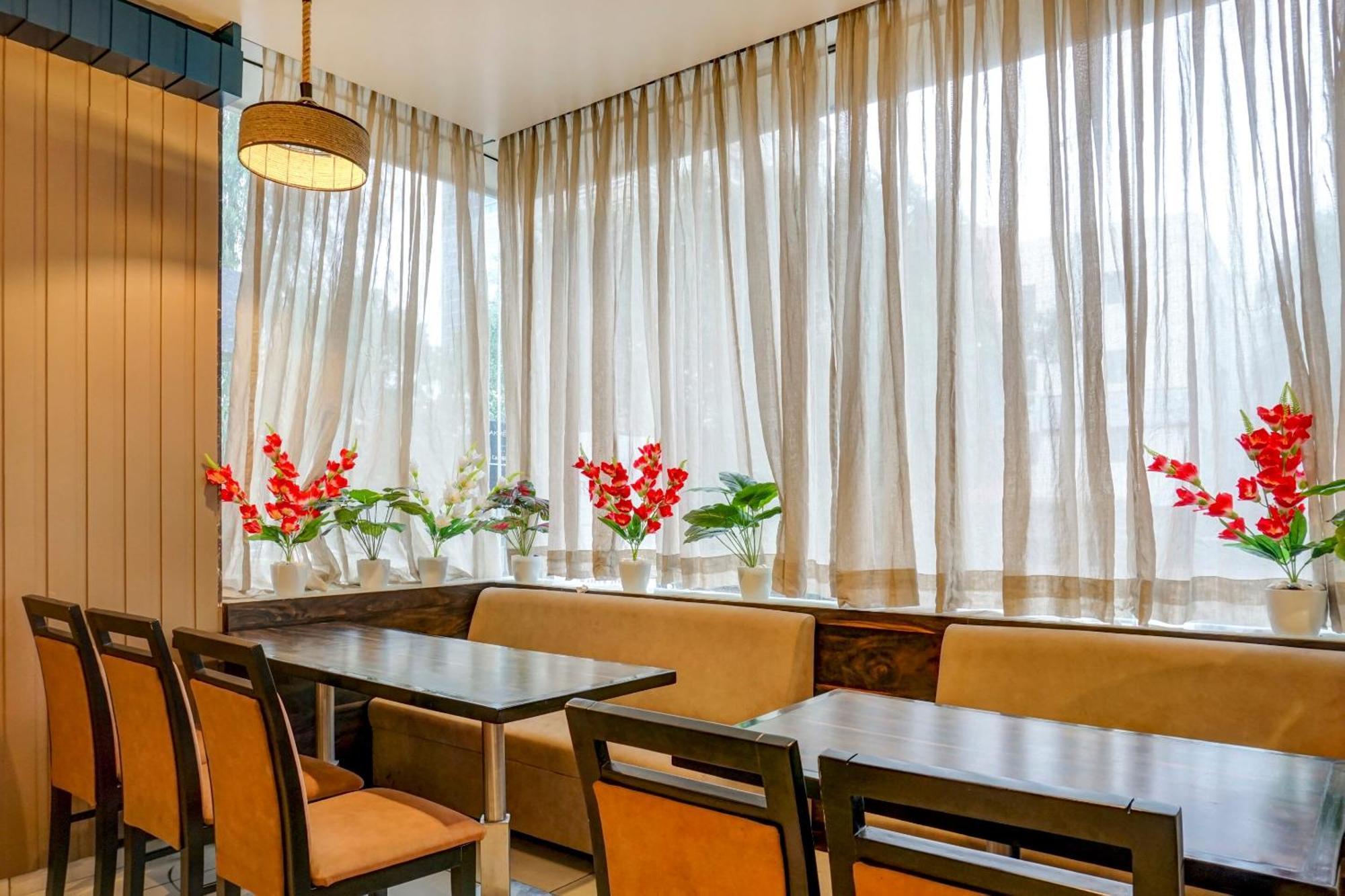 Caves Plaza Near Igi Airport Delhi 4* New Delhi