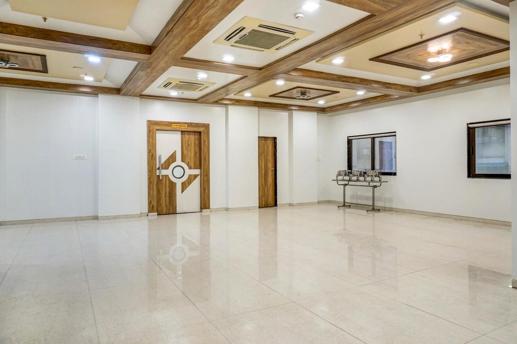 Hotel Caves Plaza Near Igi Airport Delhi